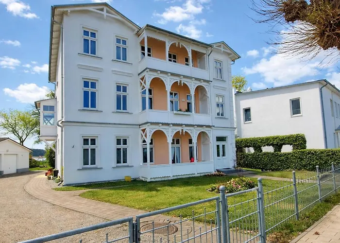 Haus Kastanienblick - by Rujana
